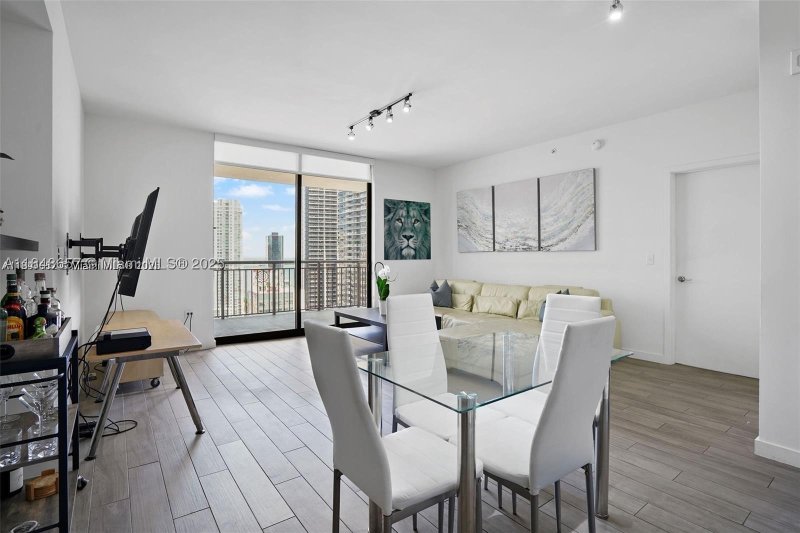 Comprar apartamento no Nine at Mary Brickell Village 2717