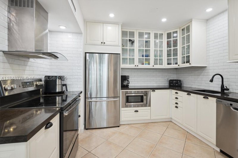 Apartment for rent at Alexander Towers 1015
