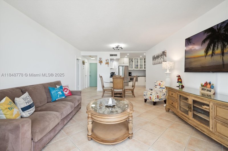 Apartment for rent at Alexander Towers 1015