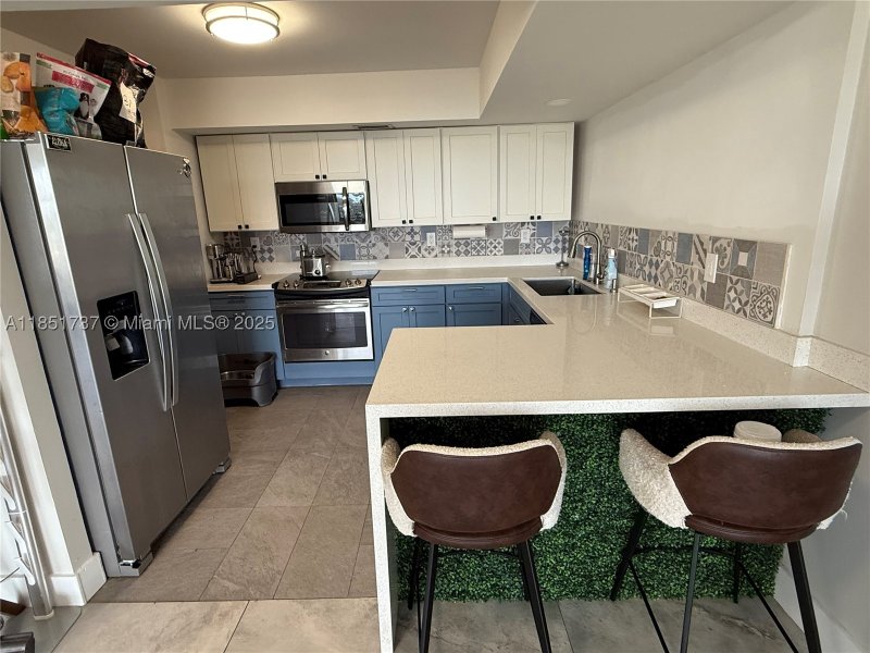 Condo for sale at Bayview Towers B1406