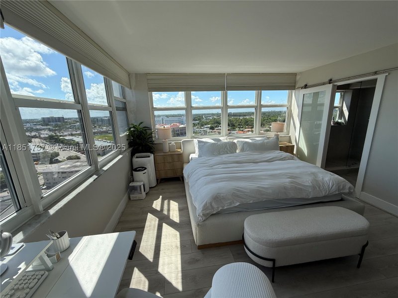 Condo for sale at Bayview Towers B1406