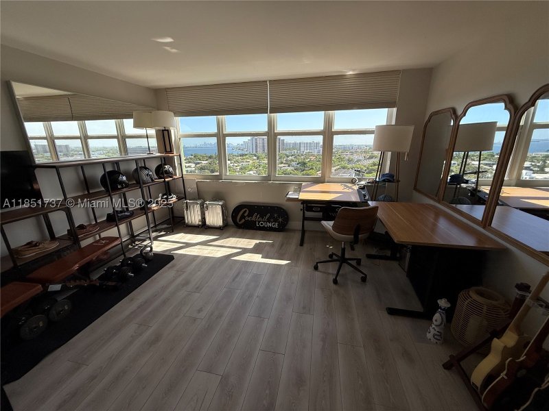 Condo for sale at Bayview Towers B1406