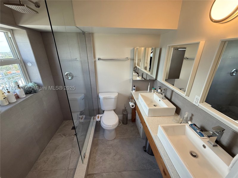 Condo for sale at Bayview Towers B1406