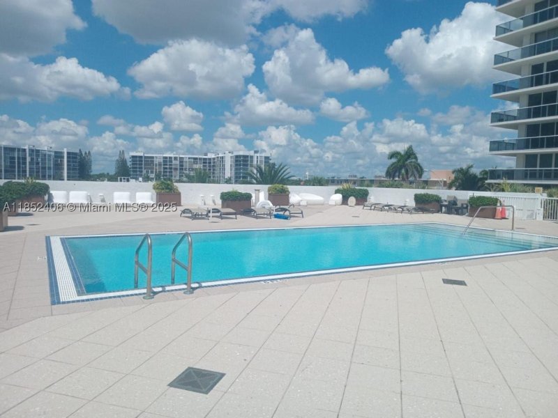 Condo for sale at Aquarius Towers 1406-S