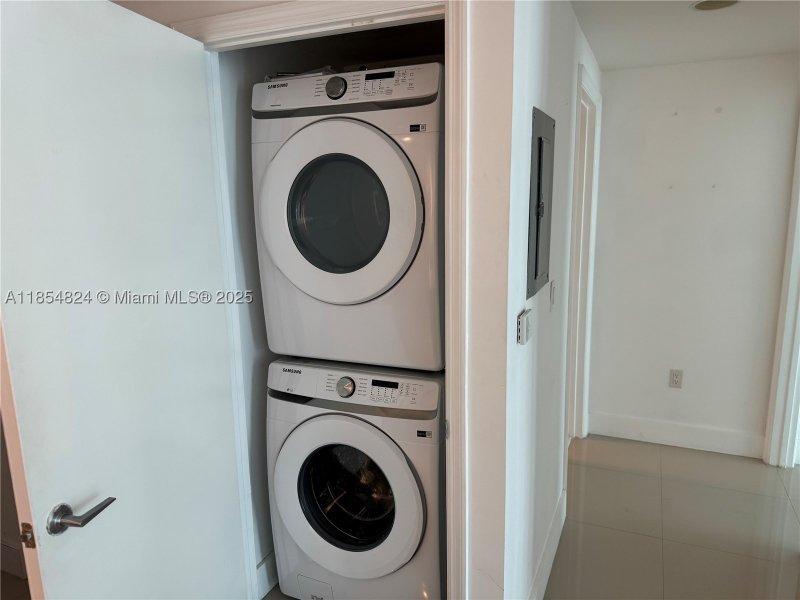 Comprar apartamento en 500 Brickell East Tower 1204