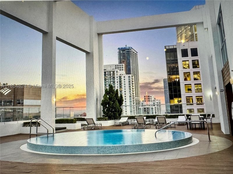 Comprar apartamento en 500 Brickell East Tower 1204
