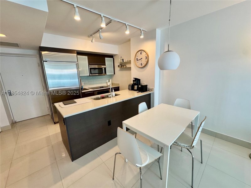 Comprar apartamento en 500 Brickell East Tower 1204