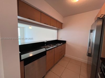 Comprar apartamento no Brickell on the River North 2603