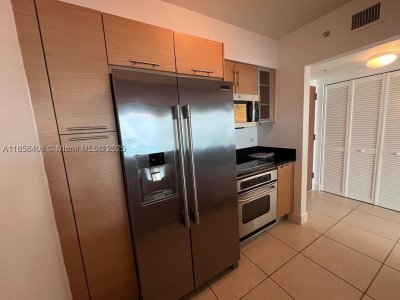 Comprar apartamento no Brickell on the River North 2603