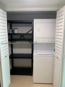 Comprar apartamento no Brickell on the River North 2603