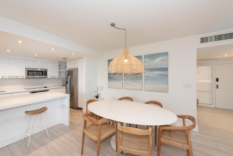 Apartment for rent at Key Colony IV Botanica 306