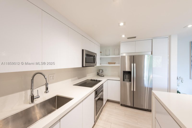 Apartment for rent at Key Colony IV Botanica 306