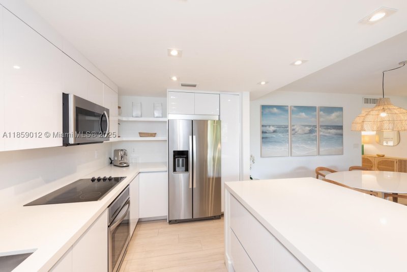 Apartment for rent at Key Colony IV Botanica 306