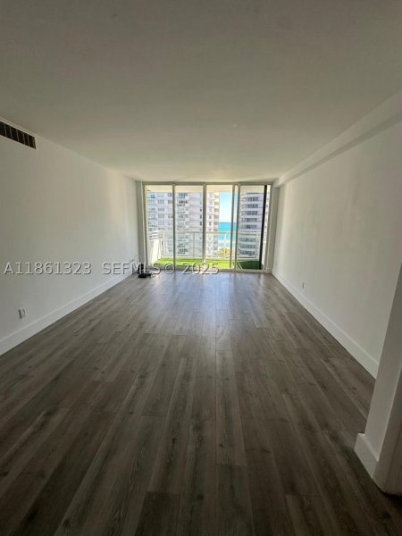 Comprar apartamento en 5600 Collins 11W