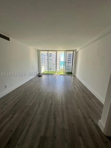 Comprar apartamento no 5600 Collins 11W