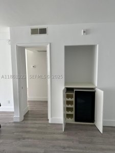 Comprar apartamento no 5600 Collins 11W