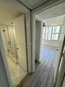 Comprar apartamento no 5600 Collins 11W