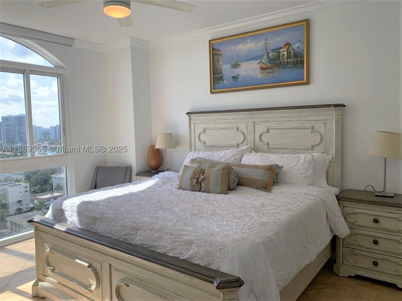 Apartment for rent at 2080 Ocean Drive PH3