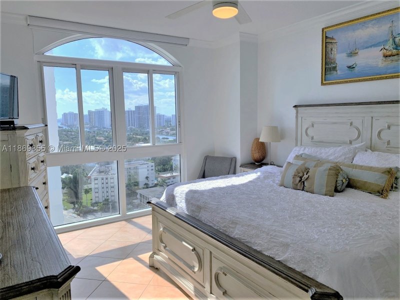 Apartment for rent at 2080 Ocean Drive PH3