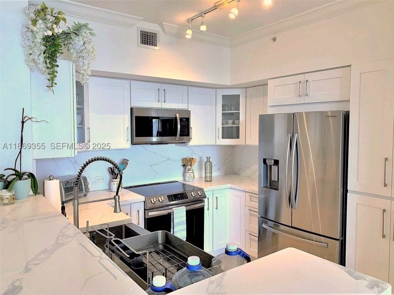 Apartment for rent at 2080 Ocean Drive PH3