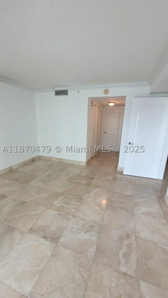 Condo for sale at Skyline On Brickell 1109