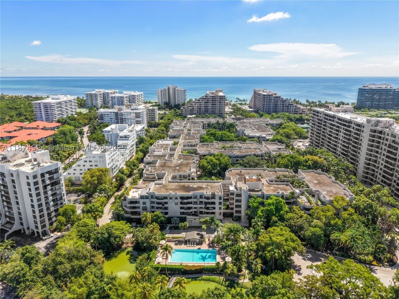 Apartment for rent at Key Colony IV Botanica 381