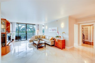 Comprar apartamento no 2000 Williams Island 408