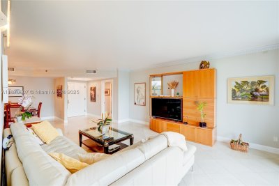 Comprar apartamento no 2000 Williams Island 408
