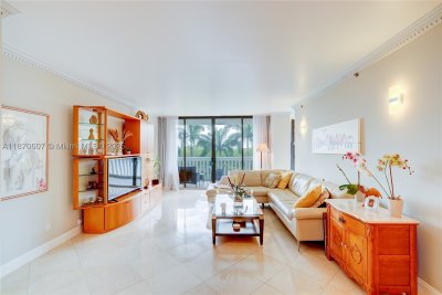 Comprar apartamento no 2000 Williams Island 408