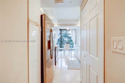 Comprar apartamento no 2000 Williams Island 408