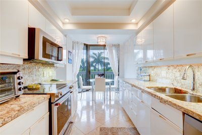 Comprar apartamento no 2000 Williams Island 408