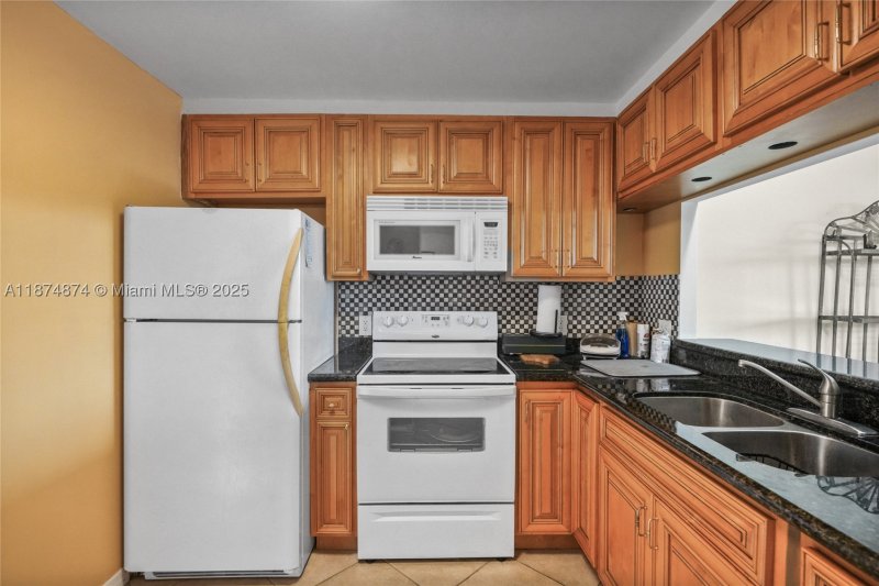 Condo for sale at Biscaya 416