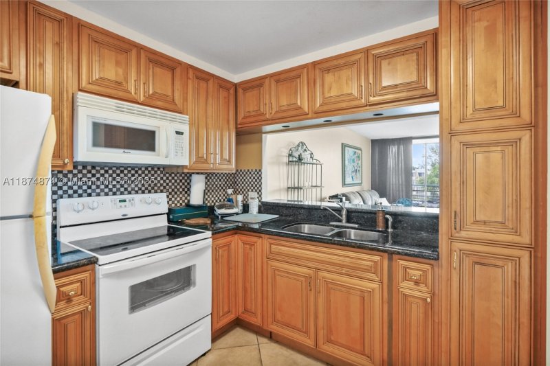 Condo for sale at Biscaya 416