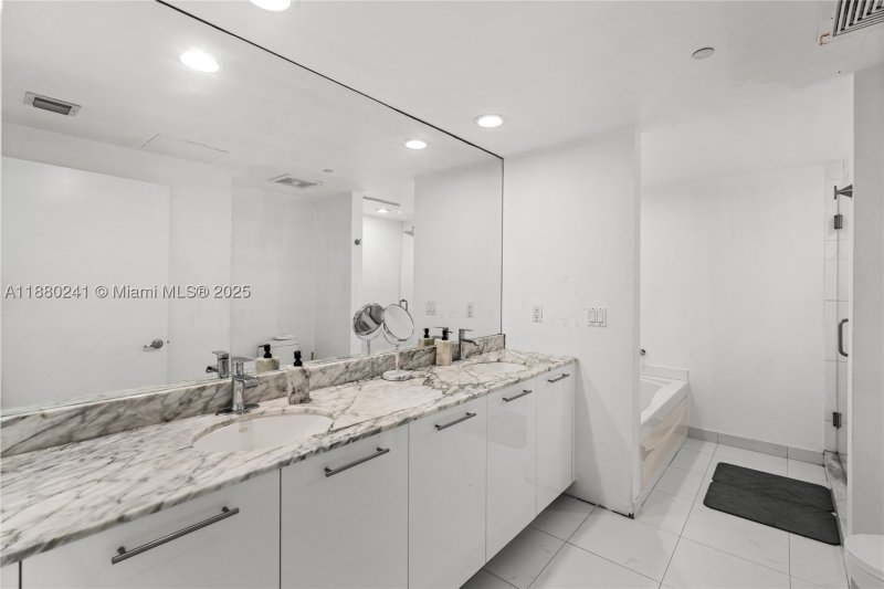 Comprar apartamento no 500 Brickell West Tower 1203