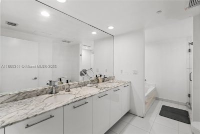 Comprar apartamento no 500 Brickell West Tower 1203