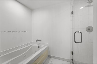 Comprar apartamento no 500 Brickell West Tower 1203