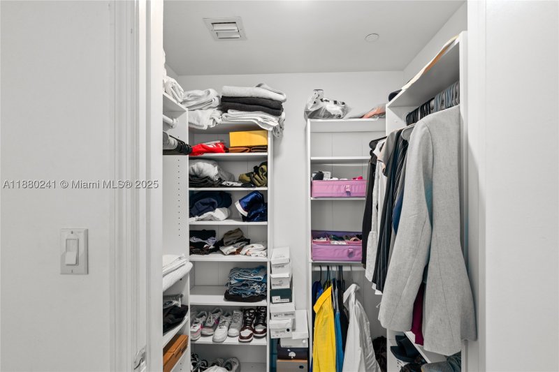 Comprar apartamento no 500 Brickell West Tower 1203