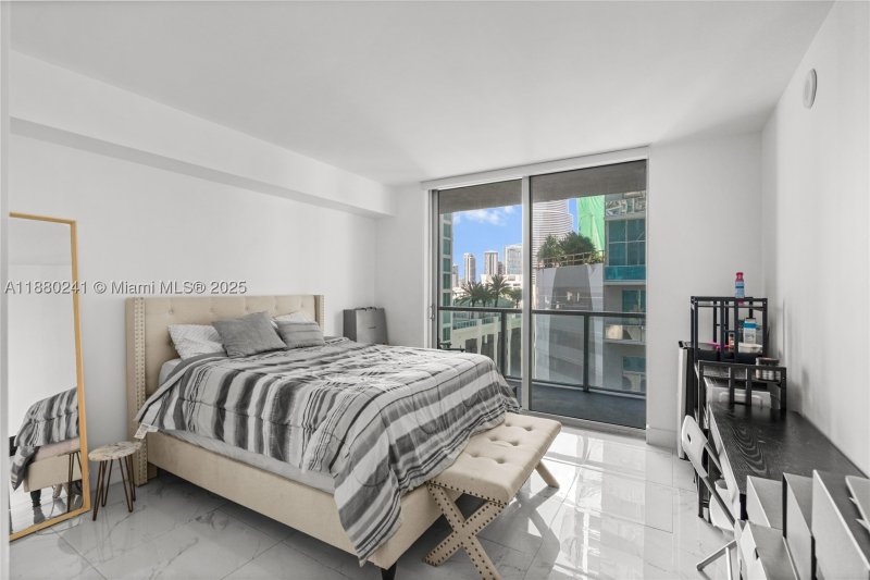 Comprar apartamento no 500 Brickell West Tower 1203