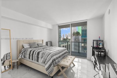 Comprar apartamento no 500 Brickell West Tower 1203