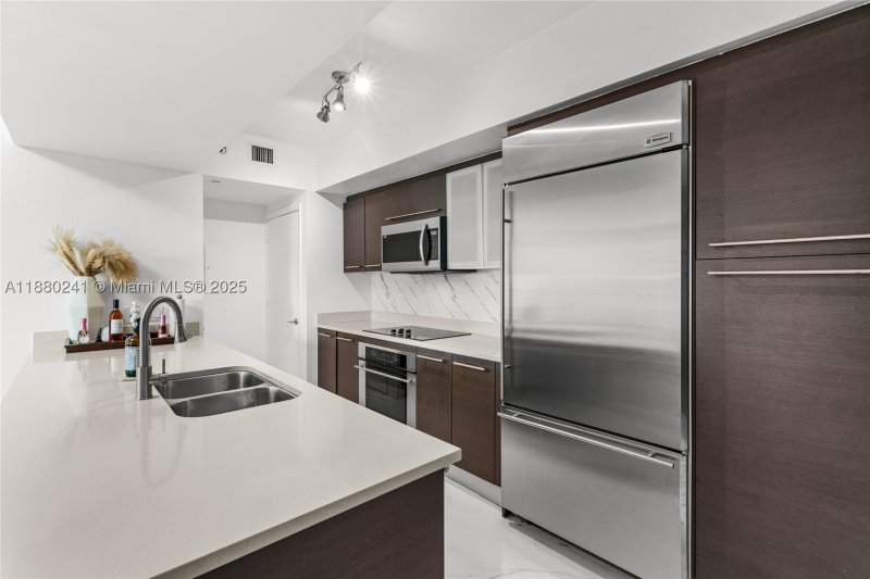 Comprar apartamento no 500 Brickell West Tower 1203