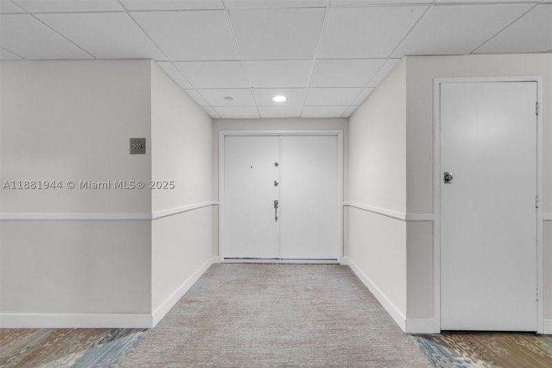 Condo for sale at Commodore Club West 300