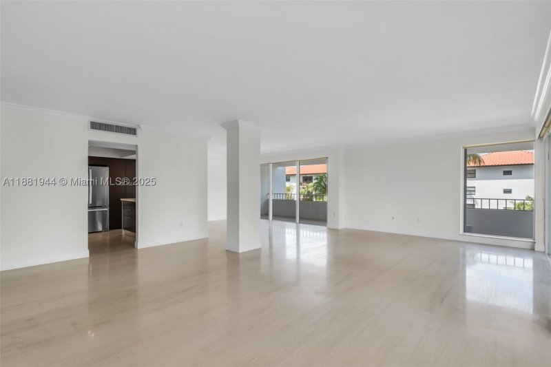 Condo for sale at Commodore Club West 300
