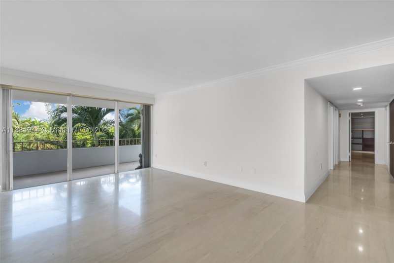 Condo for sale at Commodore Club West 300