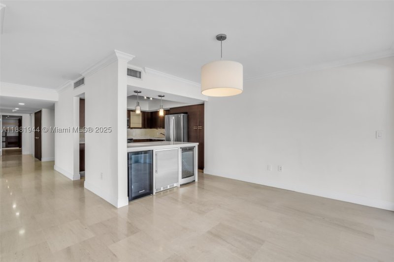 Condo for sale at Commodore Club West 300