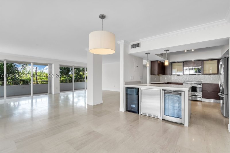 Condo for sale at Commodore Club West 300