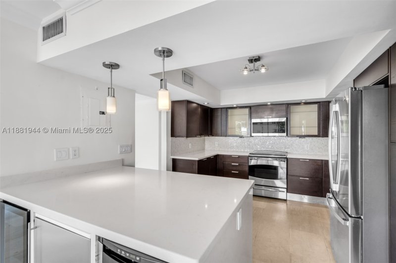 Condo for sale at Commodore Club West 300