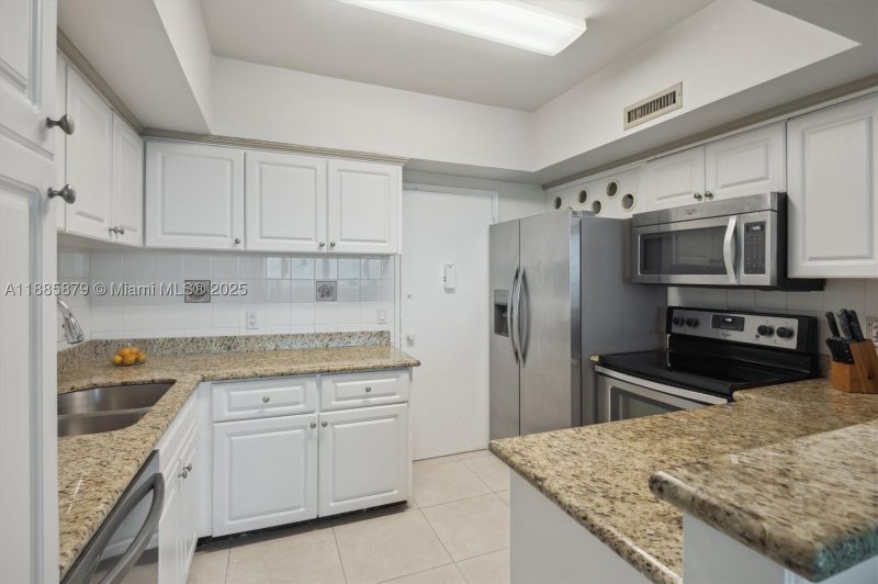 Apartment for rent at Alexander Towers 420