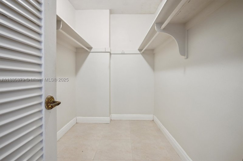 Apartment for rent at Alexander Towers 420