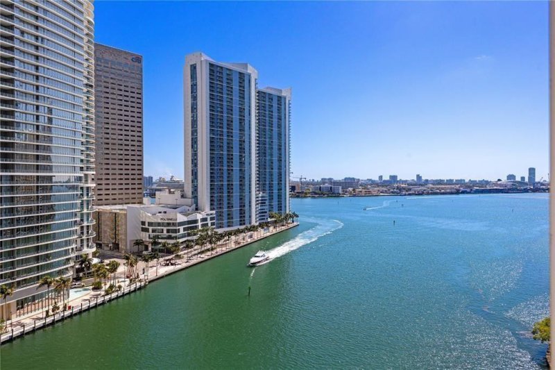 Condo for sale at Icon Brickell Tower I 2706