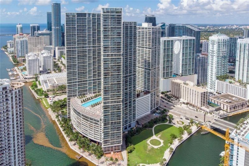 Condo for sale at Icon Brickell Tower I 2706